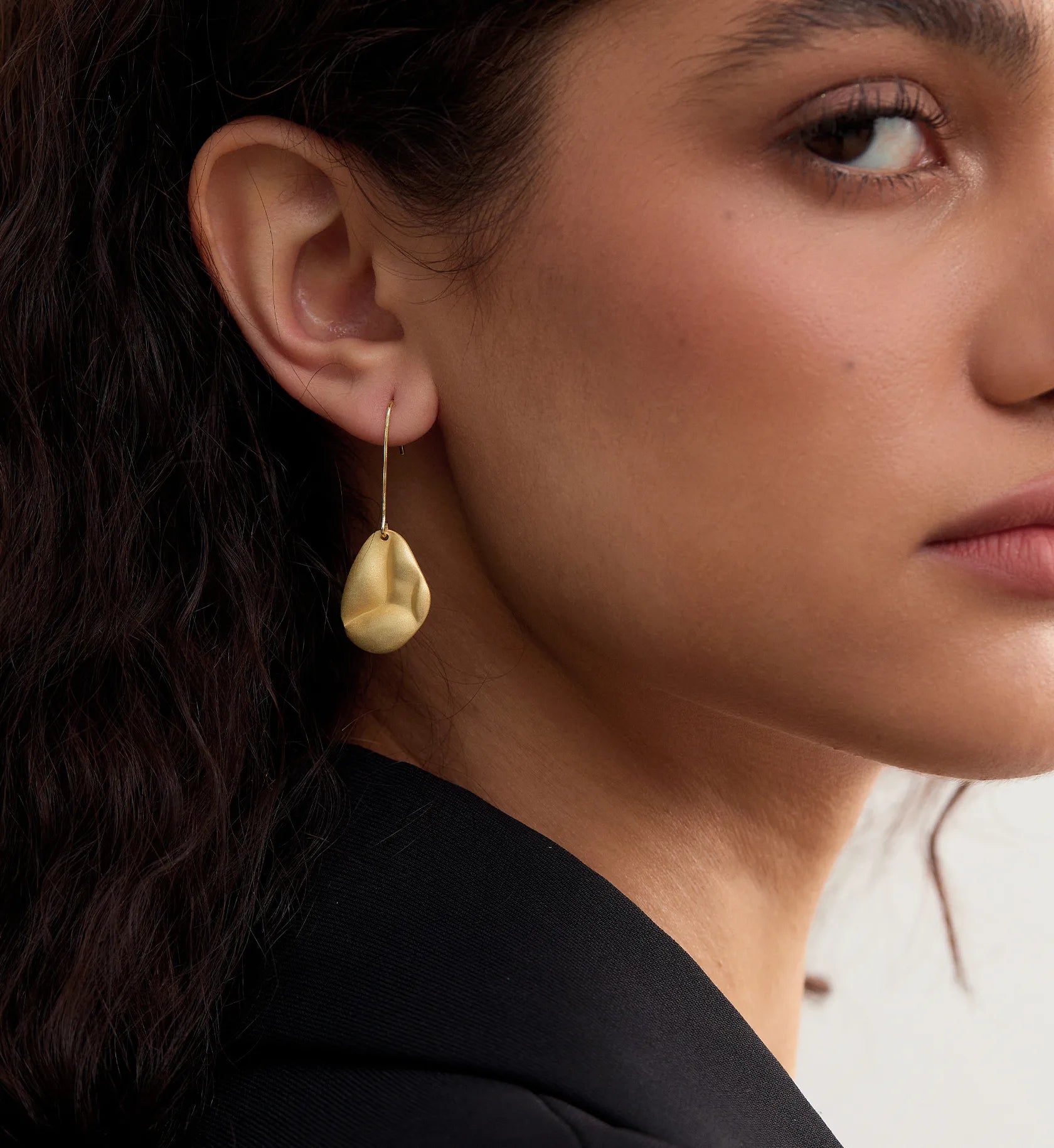 Model wearing a 925 sterling silver teardrop earring by Liora Senar