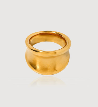 Waterproof stainless steel Dome Luxe Ring in light gray background by Liora Senar