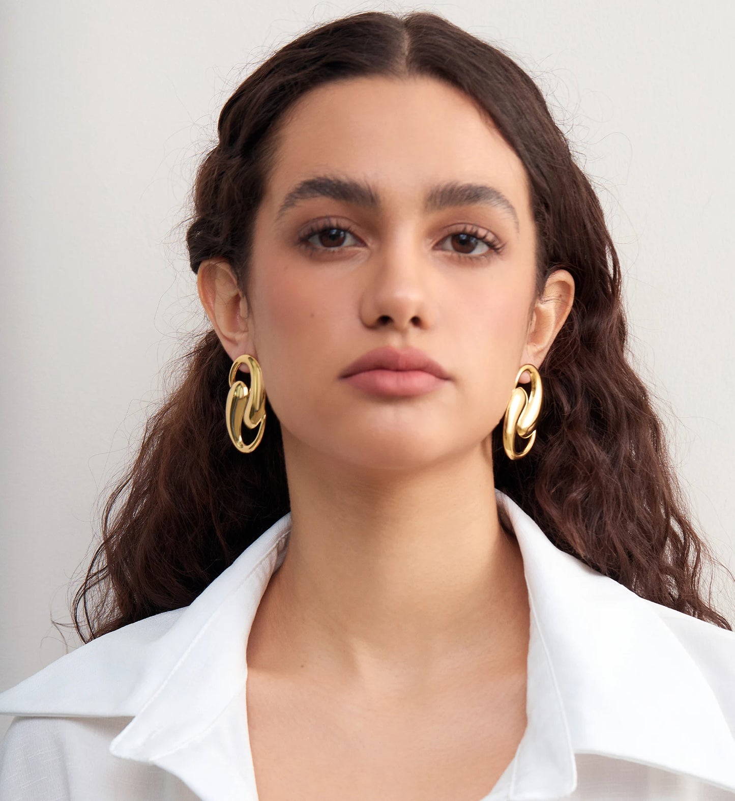 Stainless steel Glamour Spiral Earrings on a model by Liora Senar