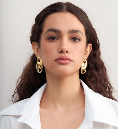 Stainless steel Glamour Spiral Earrings on a model by Liora Senar